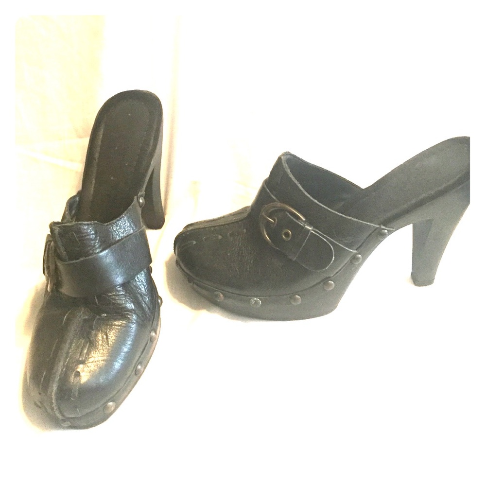 Size 7M white Mountain black shoes